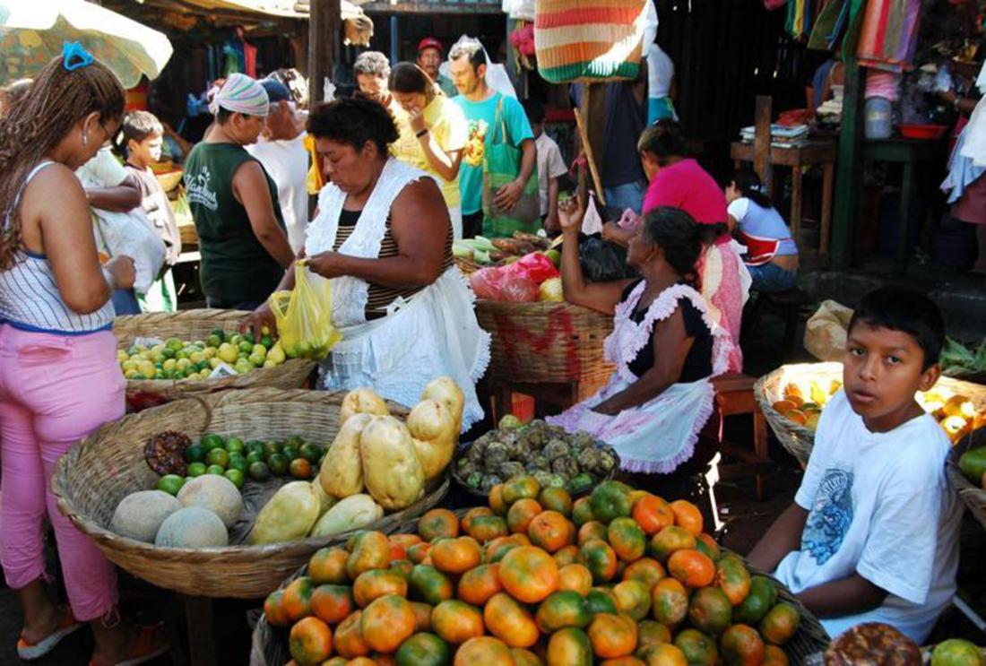 A family operates their market stall together in Nicaragua.