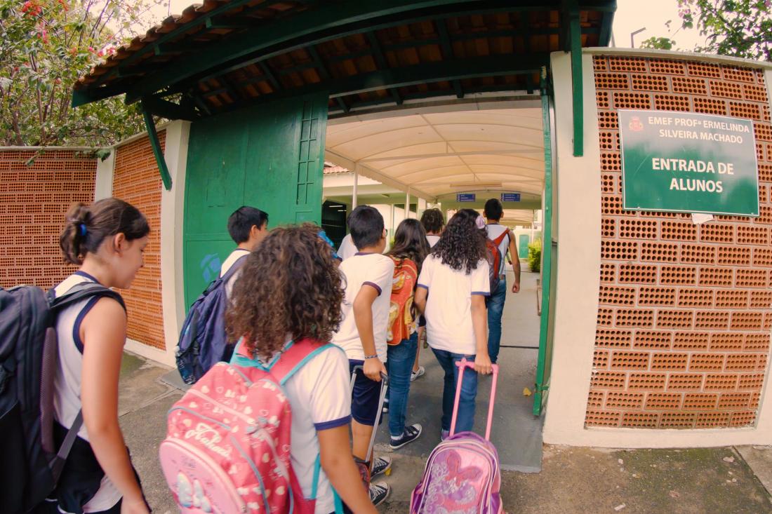 Students entering school in Itu, Brazil