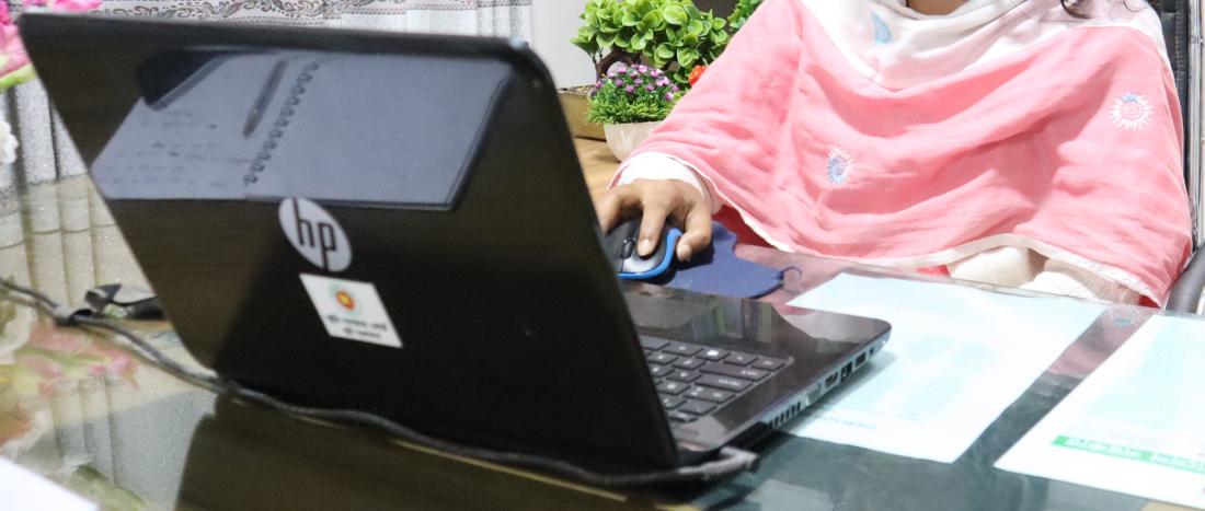 A Bangladeshi bureaucrat uses the digital land record system