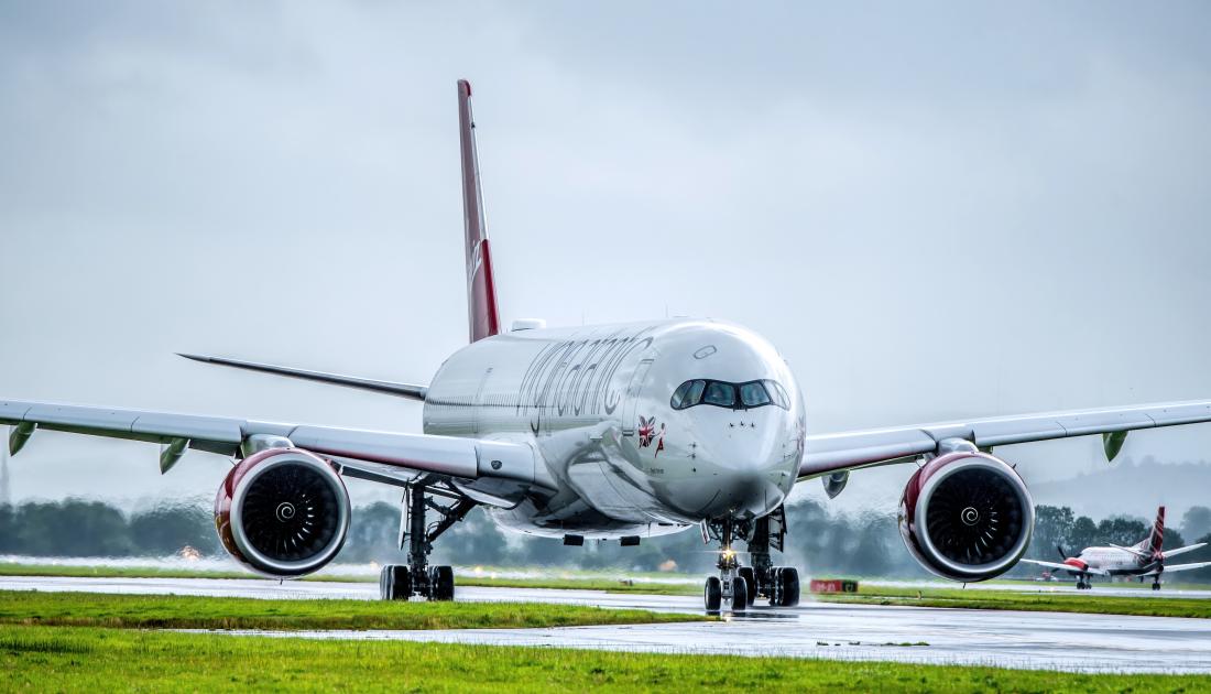 Airplane on runway (view from front)