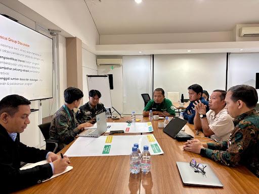 J-PAL facilitator and representatives from the zakat management organization discuss the possibility of implementing a graduation program in Indonesia