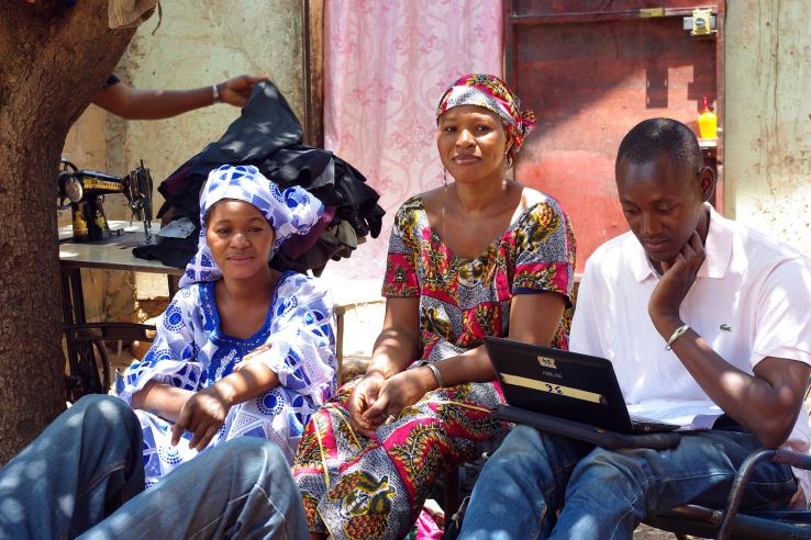 women in Mali discuss survey questions with an enumerator