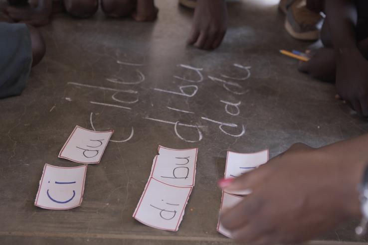 A Teaching at the Right Level reading activity in Zambia. Photo: Anton Scholtz | J-PAL