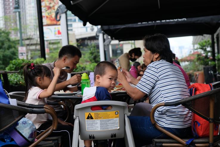 Filipino family eating outside