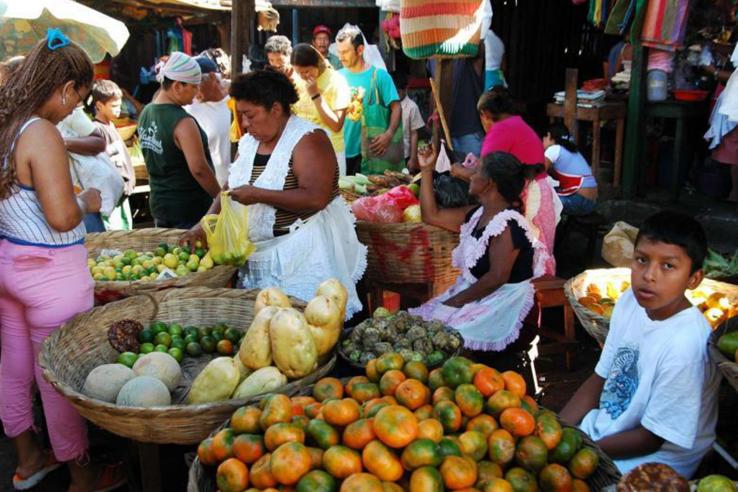 A family operates their market stall together in Nicaragua.
