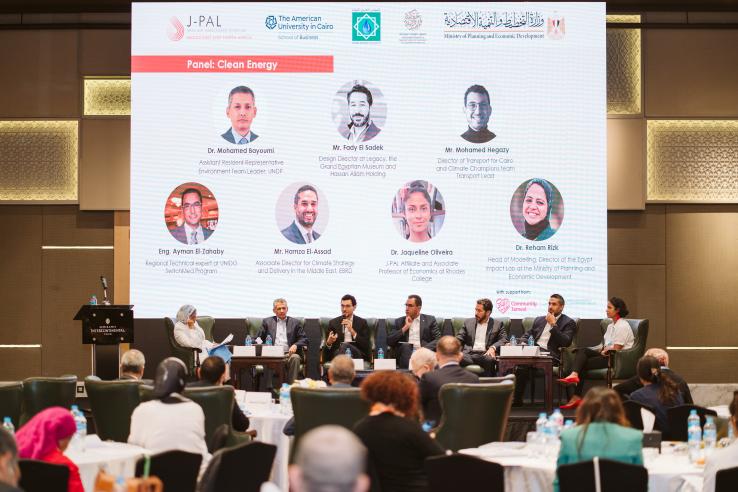 Panel discussion on transitioning to clean energy in Arab states