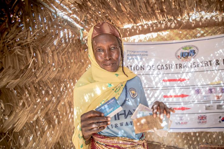 Woman in Niger receiving a cash transfer