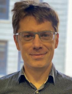 Headshot of Andreas de Barros