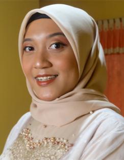 Headshot of Elza Elmira