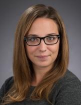 Elizabeth Lyons Headshot