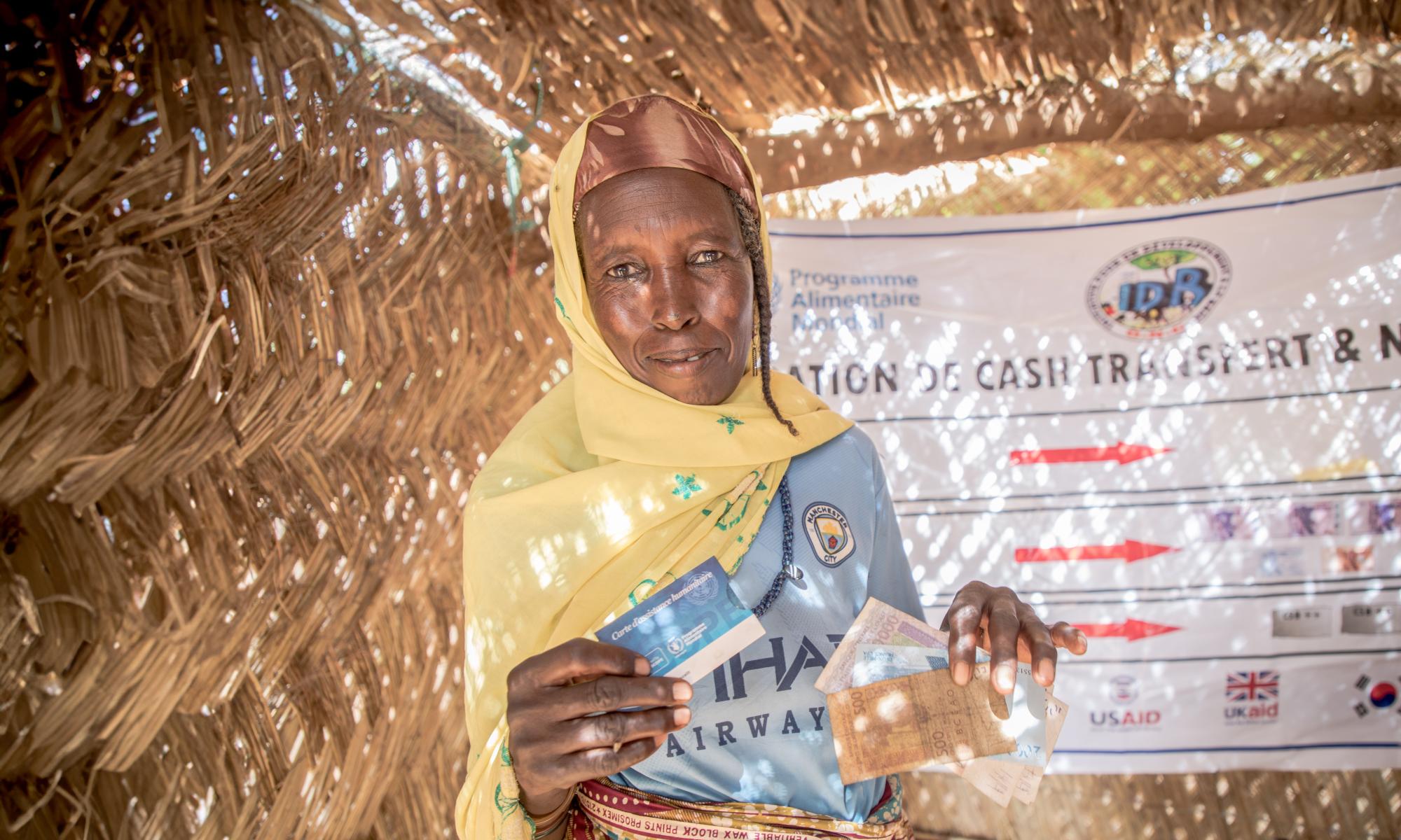 Woman in Niger receiving a cash transfer