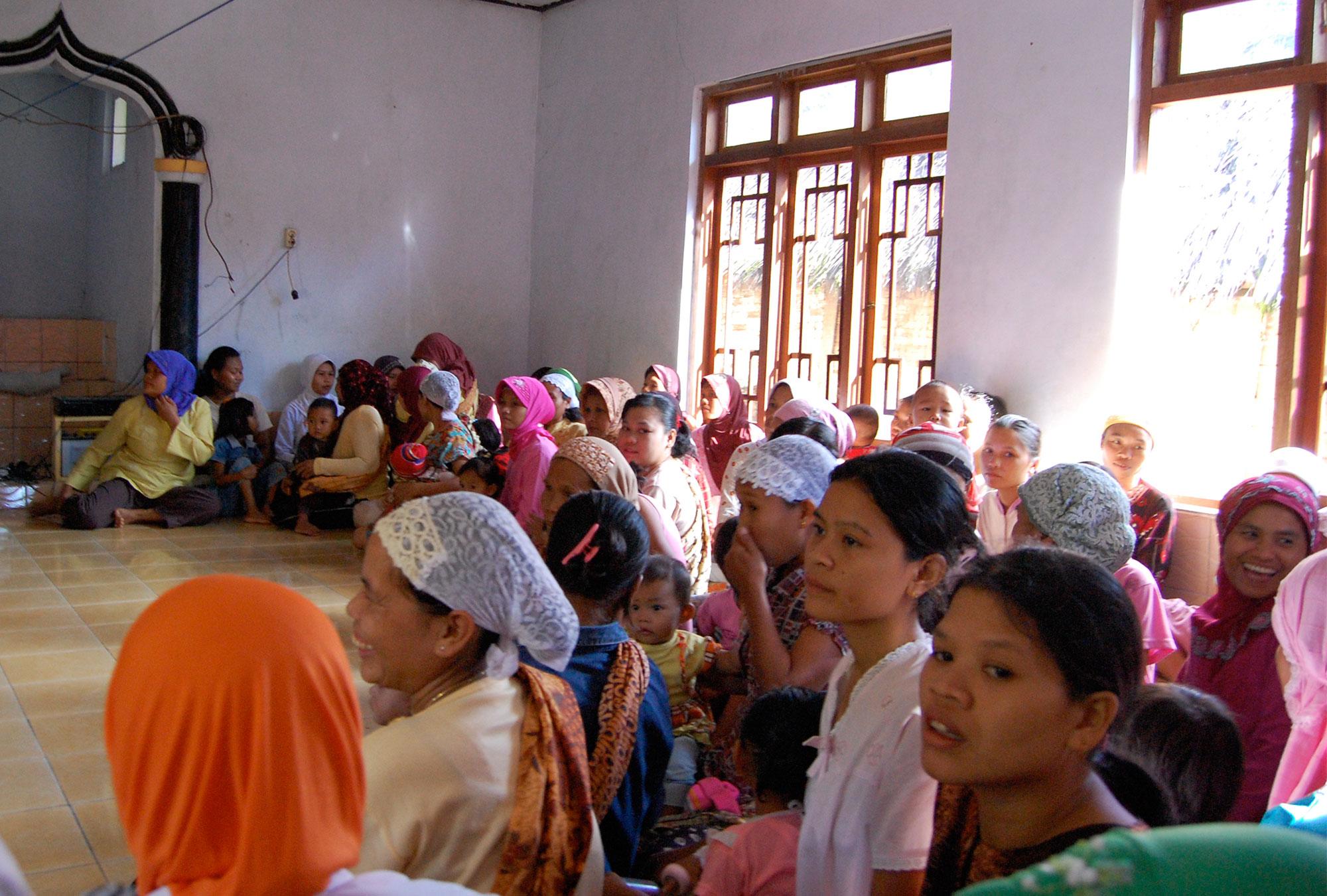 Empowering Female Migrant Workers to Access Quality Overseas Placement  Services in Indonesia | The Abdul Latif Jameel Poverty Action Lab, image size:2000x1350