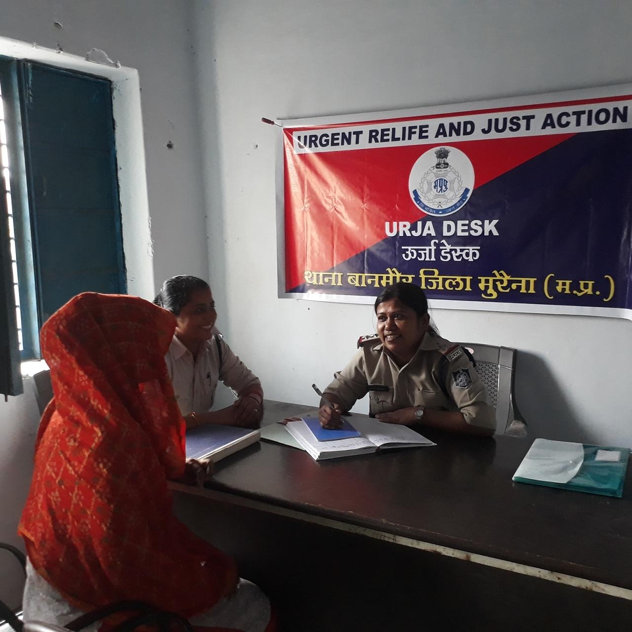 Madhya Pradesh_Women's Help Desks_Intervention in progress _officer hearing out a complainant in Morena district.jpg(941.18 KB)