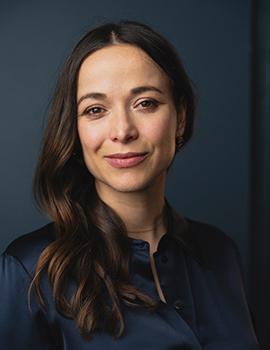 Headshot anna Schrimpf