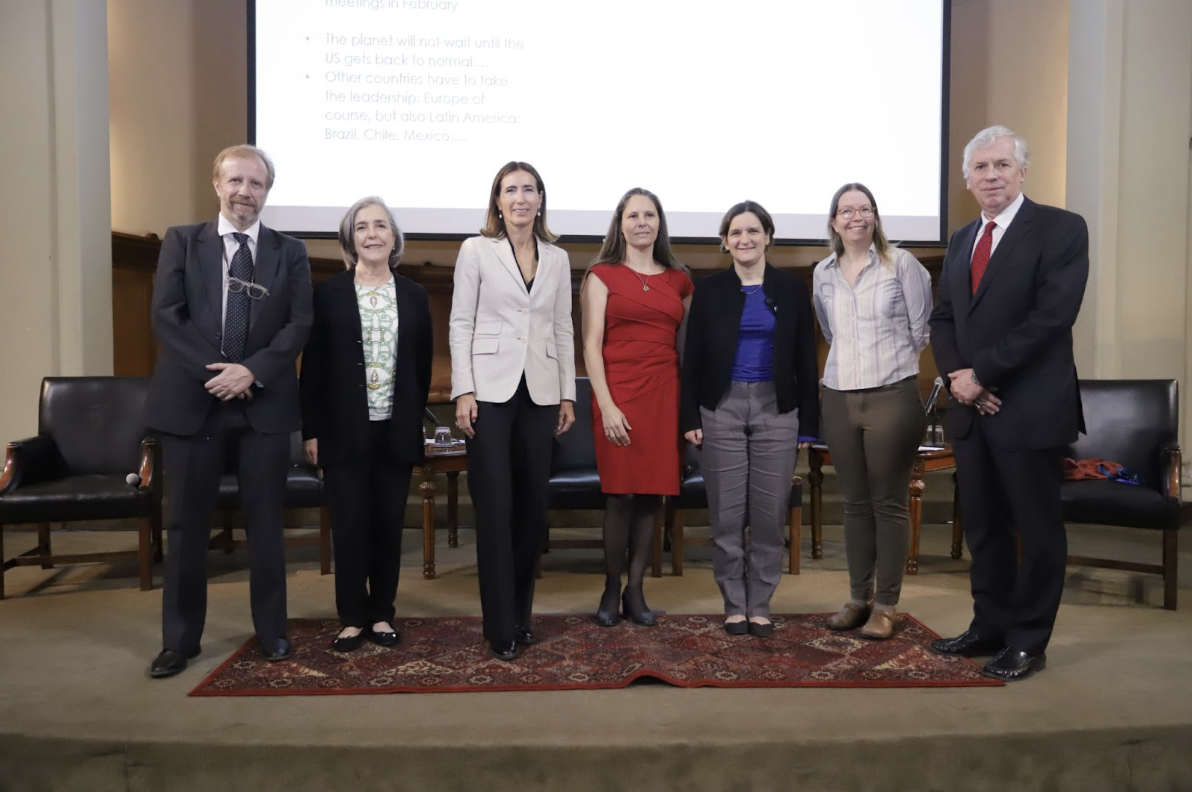 Santiago, 27 de março. Representantes da academia, organizações sociais, governo e J-PAL após o evento Um futuro compartilhado: a urgência da ação contra as mudanças climáticas, no Chile.