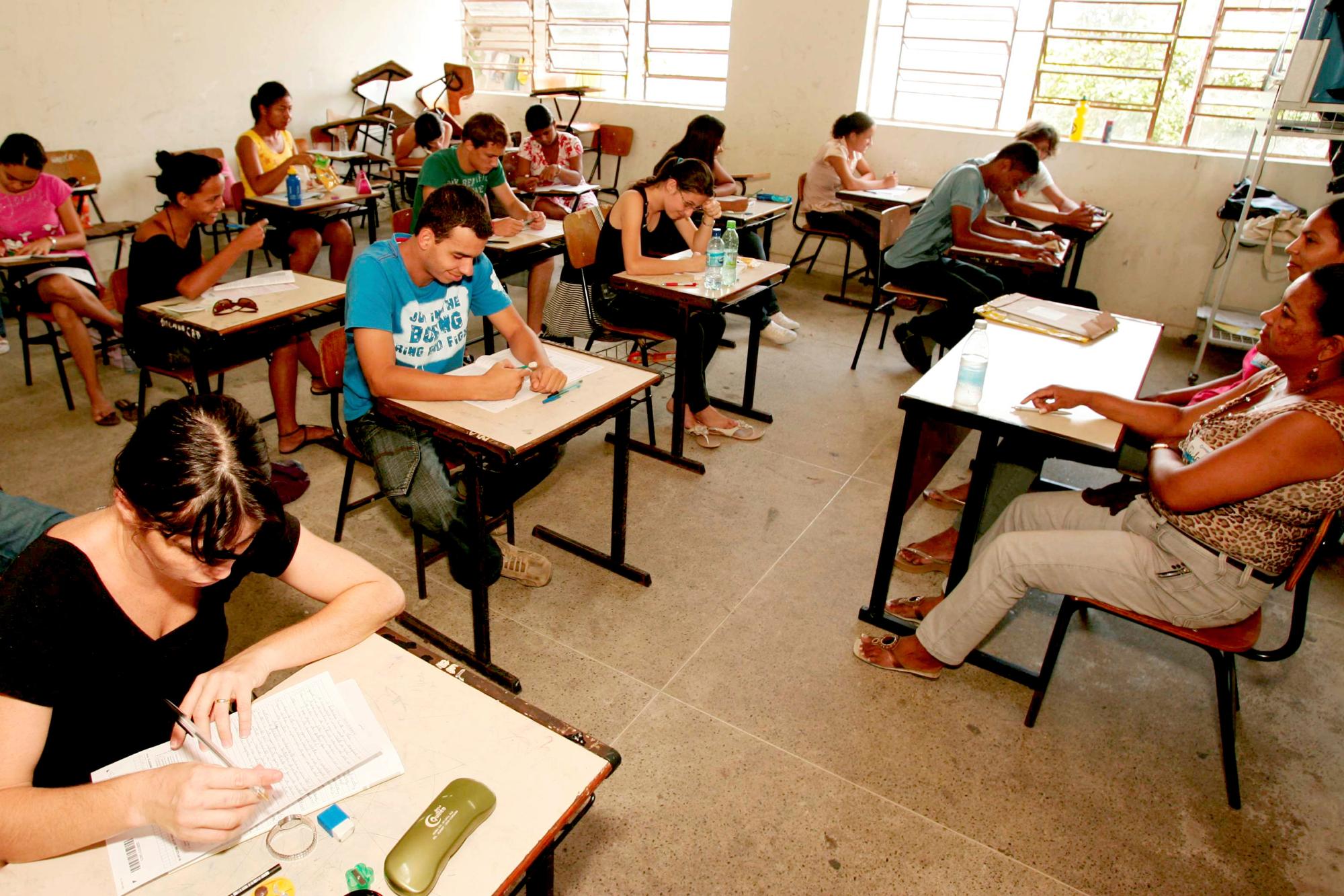 High school students in Brazil sit at desks in a classroom.
