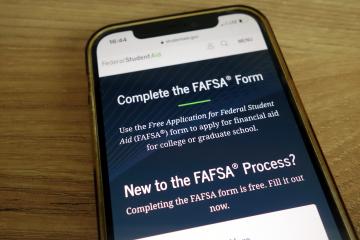 FAFSA application on mobile phone