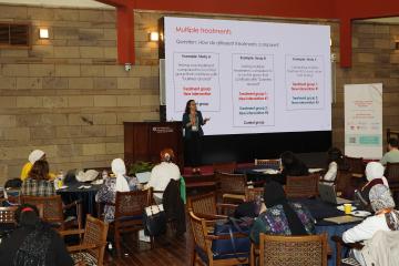 Lecturer and participants in roundtables 